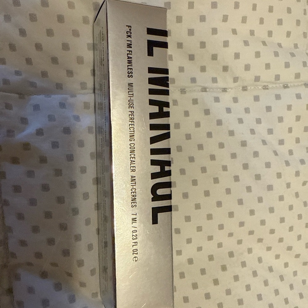 IL MAKIAGE Multi-Use Perfecting Concealer - Silver